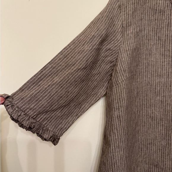 Linen Ruffled Gray Pin Striped Top Size XL - with pockets - Picture 1 of 6